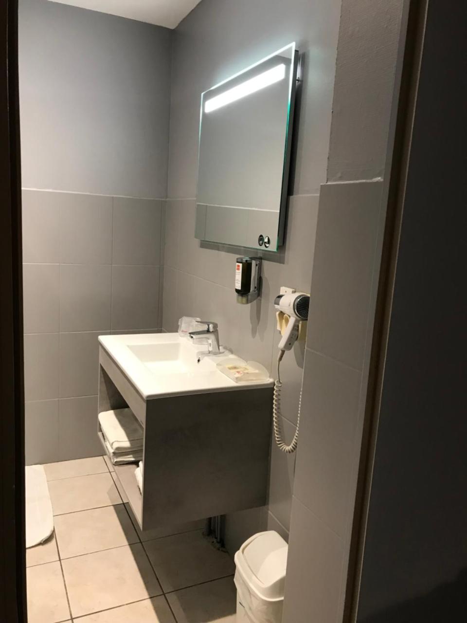 Hotel Les Frangins サントメール エクステリア 写真